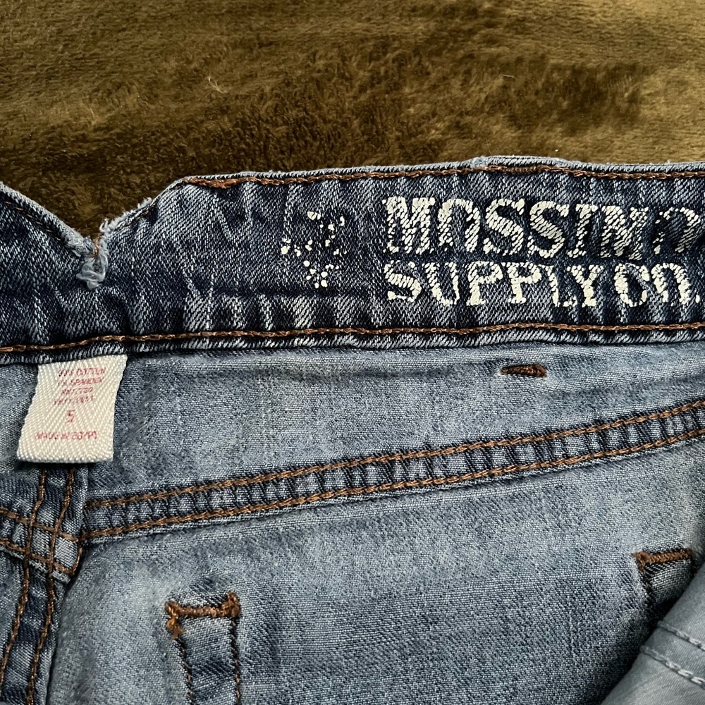 🚫SOLD🚫 Mossimo Low Cut Jean Shorts - Picture 3 of 6